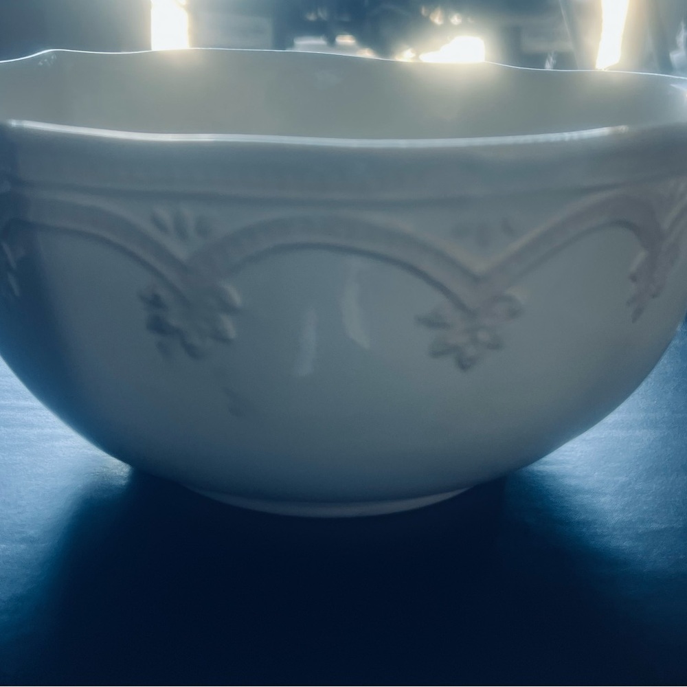 The Pioneer Woman White Embossed Bowl